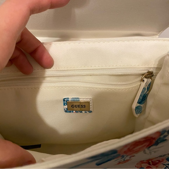 Guess Purse - Picture 5 of 7